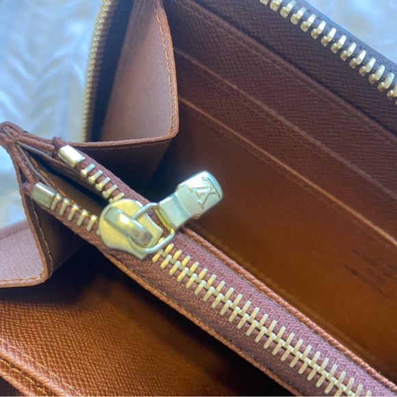 Women’s Brown Canvas Large Wallet - Picture 5 of 11